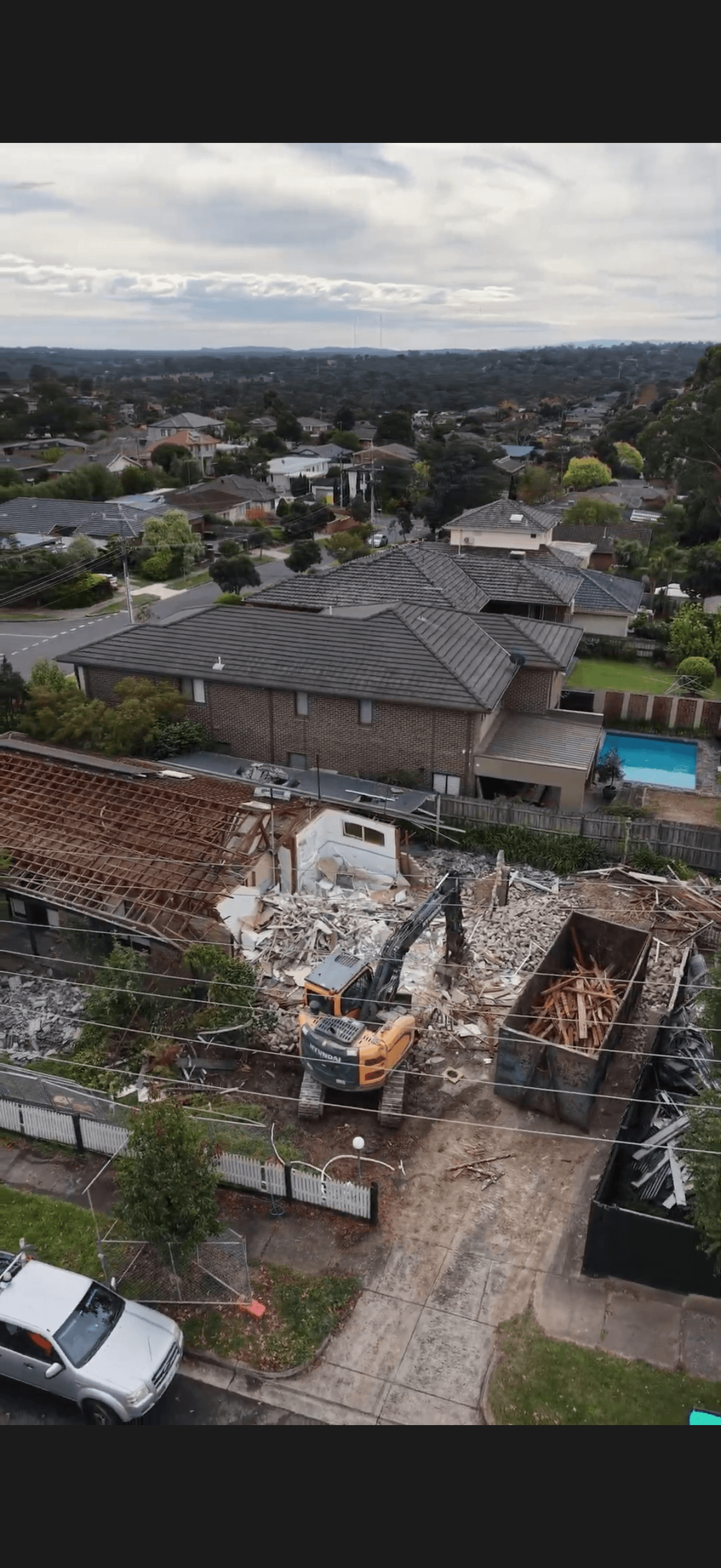 Machine operating and site support on construction site